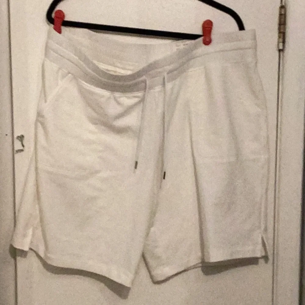 St. John's Bay White Bermuda Shorts Elastic Waist - Picture 12 of 13
